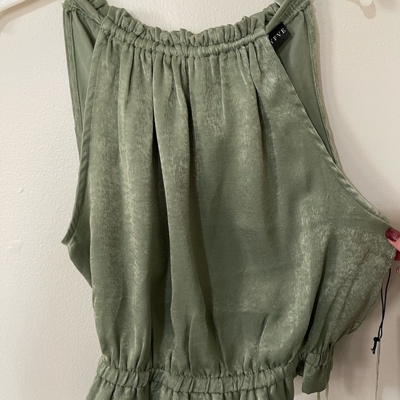 Crop top - Picture 2 of 3